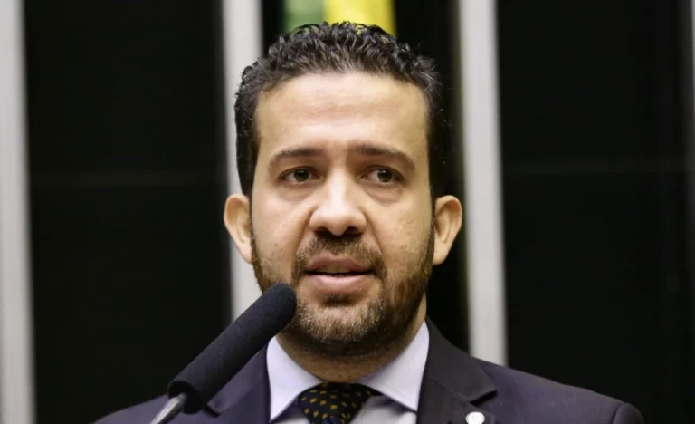Oposição denunciará Janones ao Conselho de Ética por rachadinha