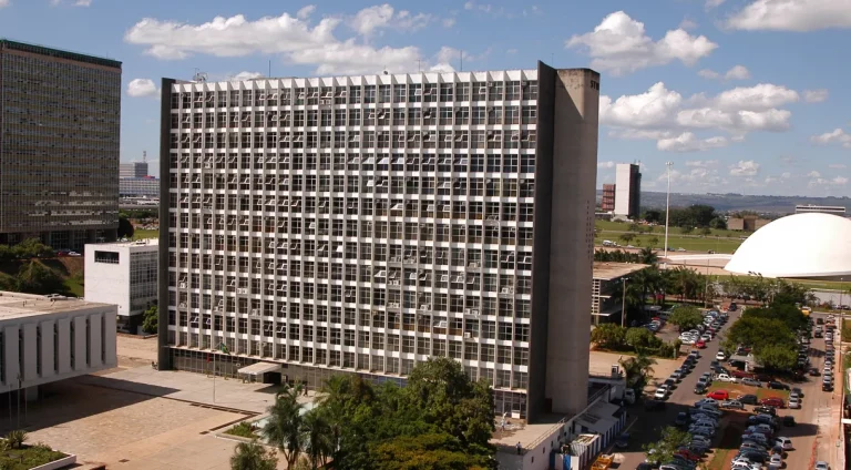 Senado aprova lei que permite criação de 740 novos cargos no Superior Tribunal Militar