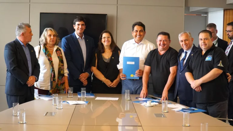 Você sabe como os deputados federais do DF gastam suas verbas?