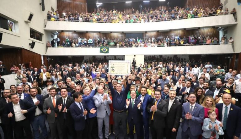 Bolsonaro recebe título de ‘Cidadão Honorário’ do Paraná