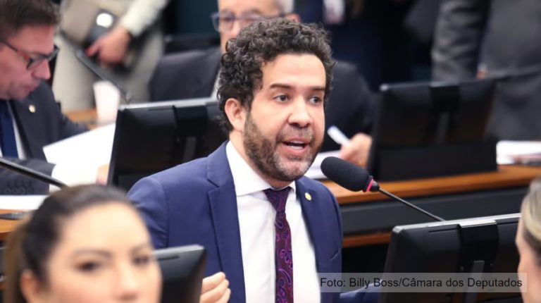 Fux abre inquérito sobre rachadinha de Janones