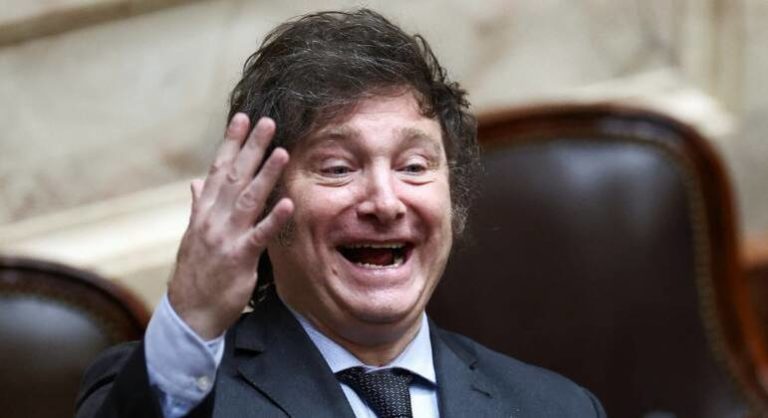 Javier Milei assume a presidência da Argentina com apoio de jovens