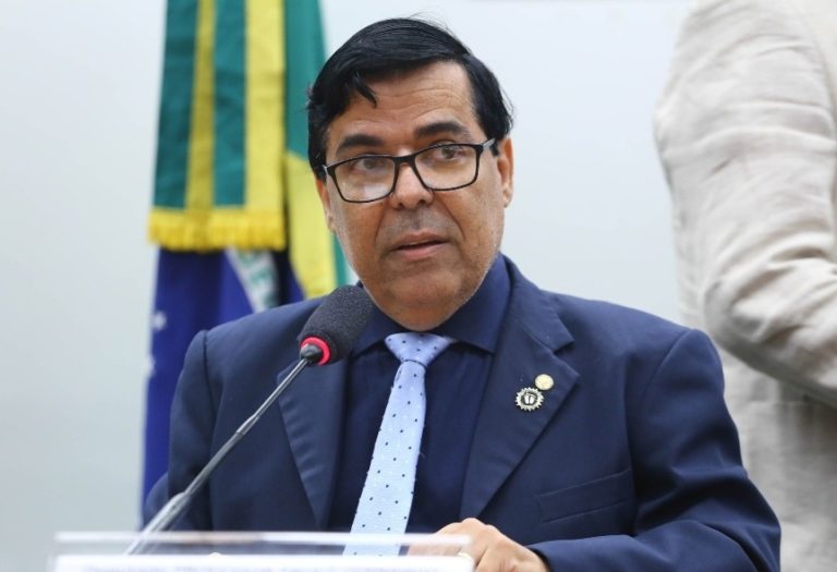 Professor Paulo Fernando: Nossos políticos não estudam o Regimento Interno das Casas