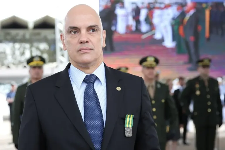 Defesa de Bolsonaro quer Moraes afastado das investigações sobre o suposto golpe