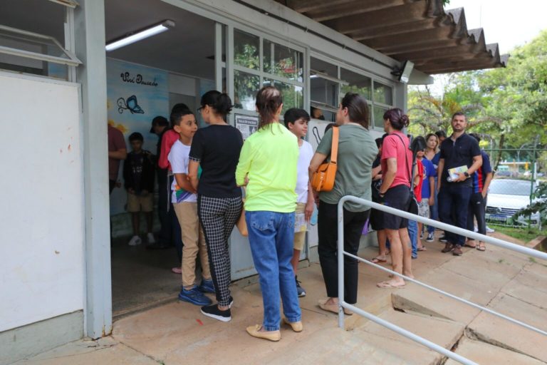 Equipes de Saúde aplicam mais de 3,6 mil doses contra a dengue no DF