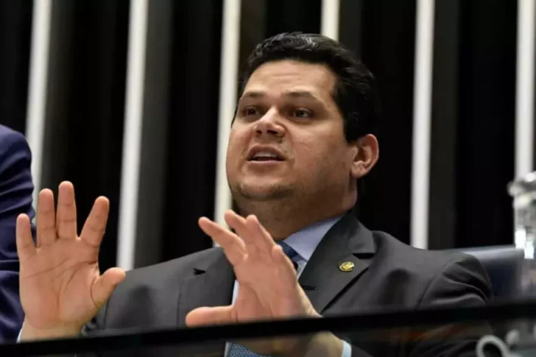 Deputados acusam Alcolumbre de pressionar STF a ‘cassar’ deputados