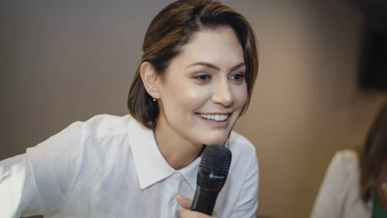 JUSTIÇA PERMITE MICHELLE BOLSONARO RECEBER TÍTULO NO TEATRO MUNICIPAL DE SP