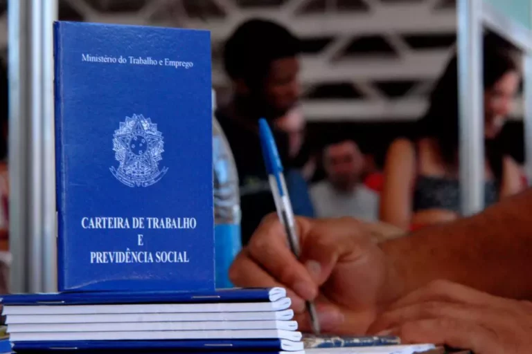 Desemprego sobe a 7,9% e atinge 8,6 milhões no País