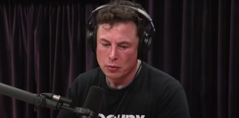 Musk aponta “o cerne do problema” com Moraes