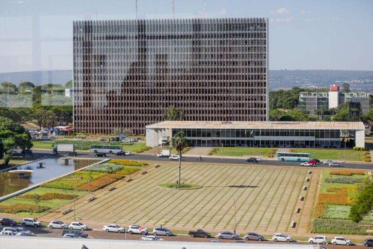 Publicada lei que altera posse de governador e deputados do DF para 6 de janeiro