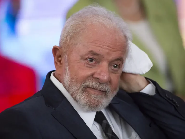 Governo Lula despenca 5,3% na avaliação positiva segundo pesquisa CNT/MDA