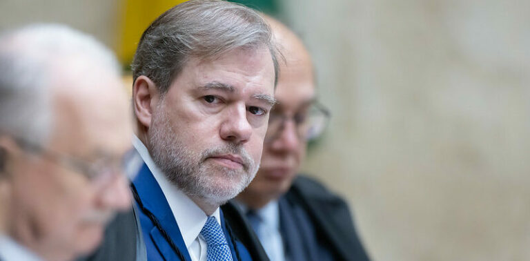 Toffoli reclama da vigilância da imprensa sobre farra no exterior