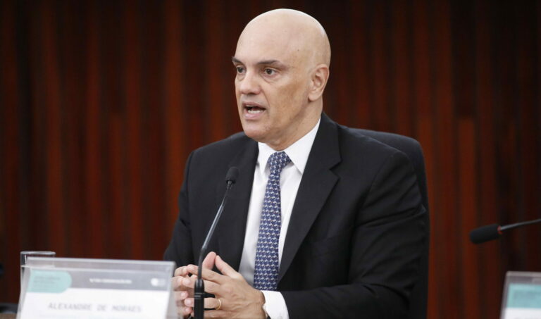 “O cabo, o soldado e o coronel estão todos presos”, diz Moraes