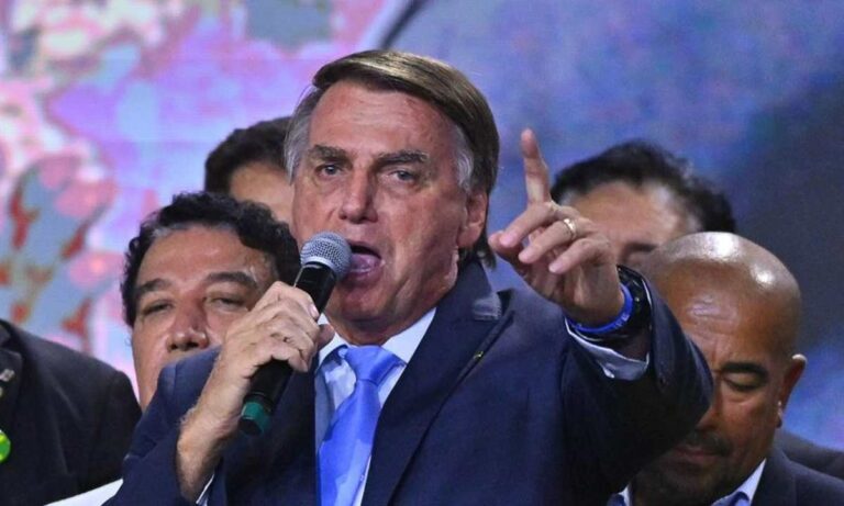 Bolsonaro questiona silêncio de artistas sobre queimadas