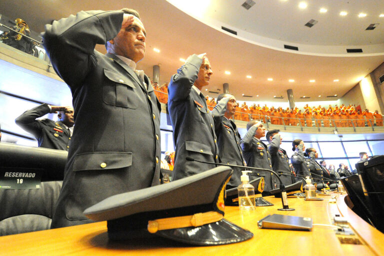 “O que vocês fazem nos orgulha”: afirma Roosevelt, em homenagem ao Corpo de Bombeiros do DF