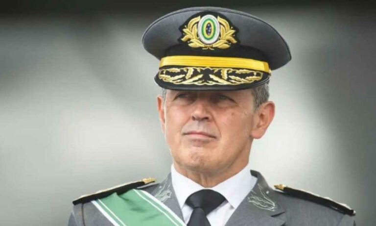 Permissão para discussão política na Força Aérea irrita comandante do Exército