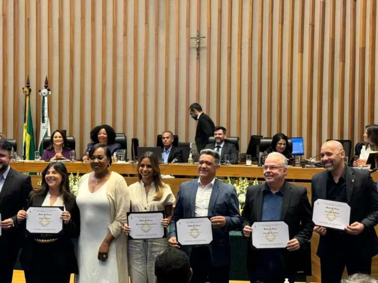 Doutora Jane Klebia exalta a imprensa em homenagem solene