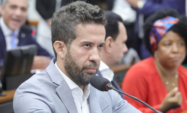 Boulos salva Janones de acusação de rachadinha no Conselho de Ética