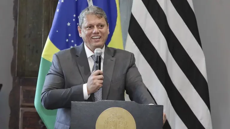 Em São Paulo não tem pra ninguém. Tarcísio massacra esquerda