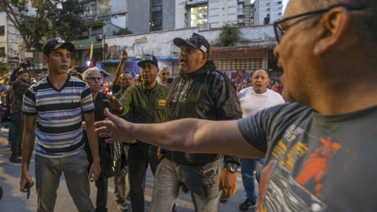 Conselho Eleitoral dominado pelo chavismo anuncia vitória de Maduro