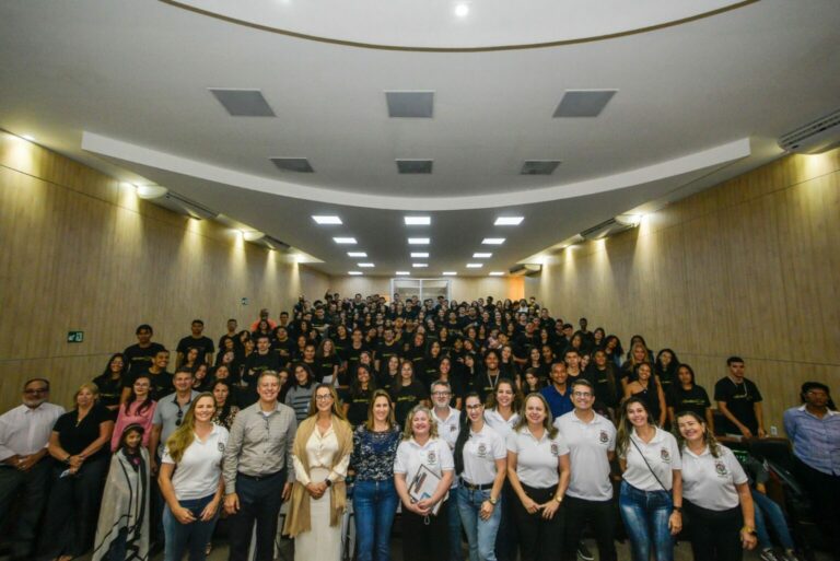Detran nas Escolas forma mais 216 professores e 164 alunos do Ensino Médio