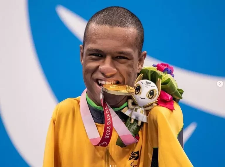 Nadador Gabriel Araújo conquista 1º ouro do Brasil na Paralimpíada