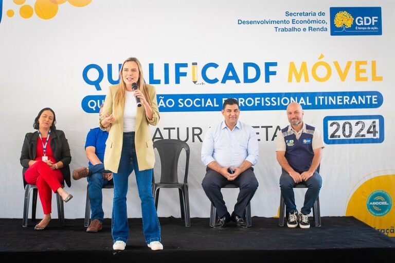 QualificaDF Móvel forma mais 504 alunos com capacitação gratuita e de qualidade