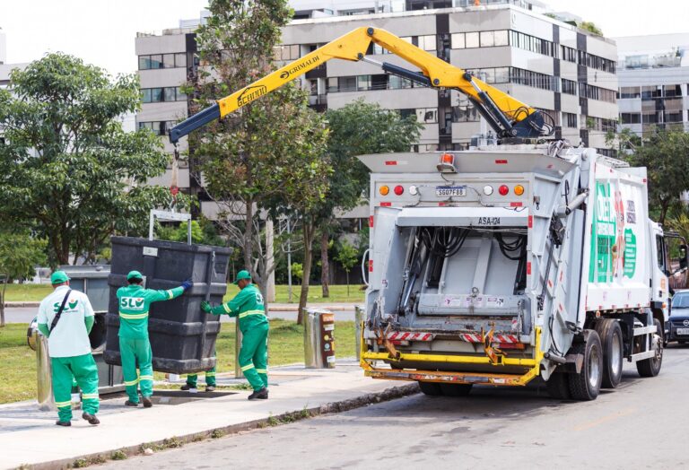 SLU completa 63 anos de inovação e excelência na gestão da limpeza pública do DF