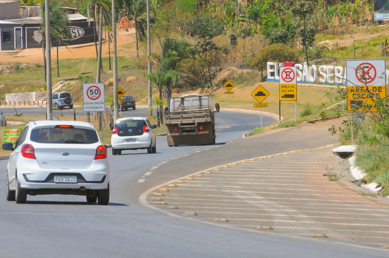 Trânsito de caminhões é proibido na DF-463, sentido São Sebastião