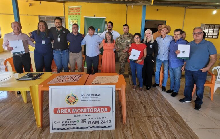 Vice-governadora entrega Contratos de Concessão de Direito de Uso para produtores do Paranoá