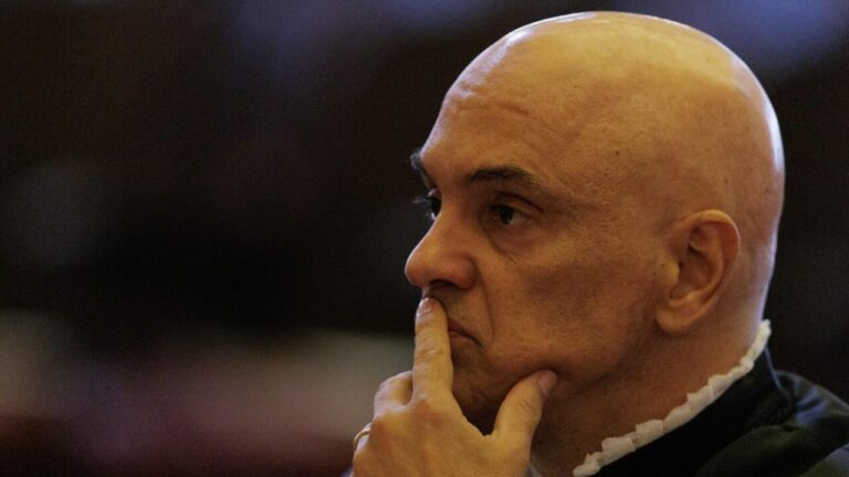 Musk divulga “ordem ilegal” de Moraes, que mandou suspender perfil de senador