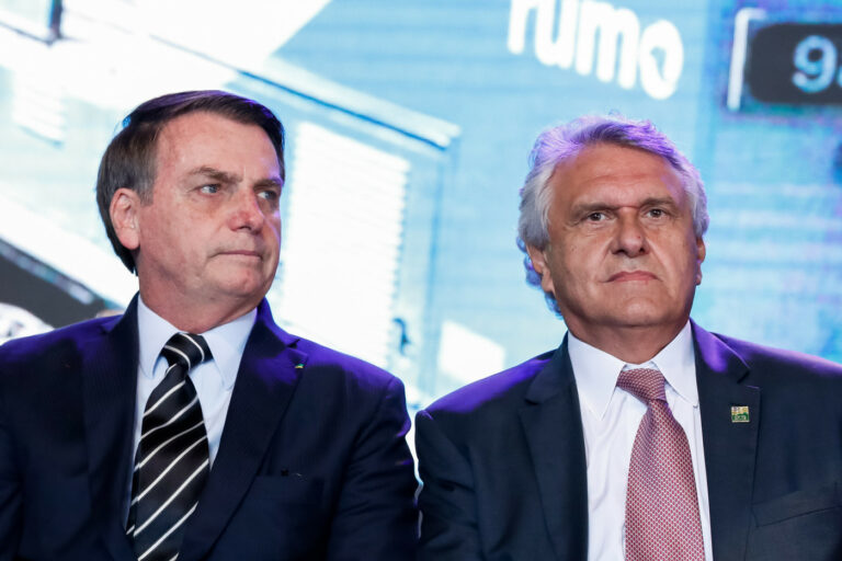 Caiado está procurando sarna para se coçar