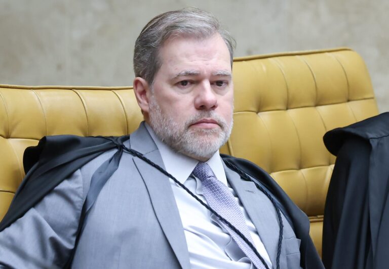 Dias Toffoli: abraço de tamanduá, lágrimas de crocodilo