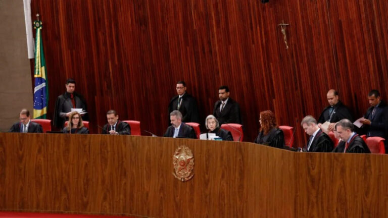 Senador apresenta PEC para remover ministros do STF do TSE