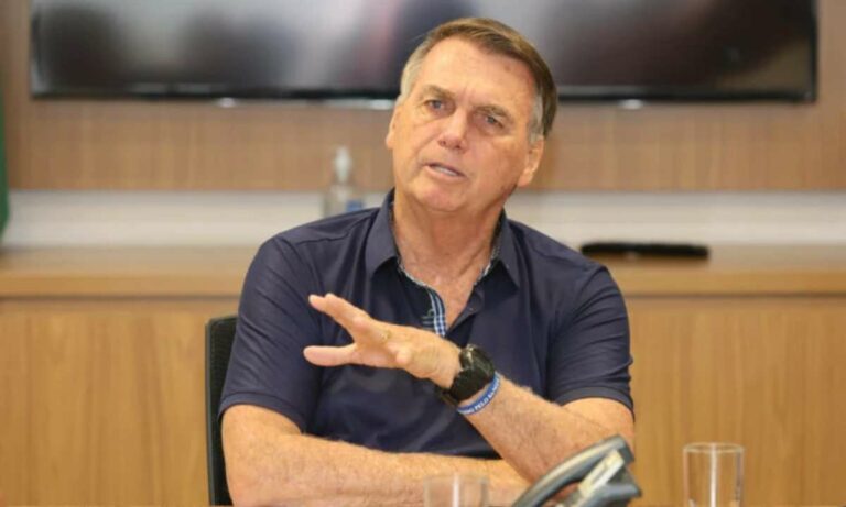 “Aceitem a democracia”, diz Bolsonaro em primeira coluna na Folha de SP