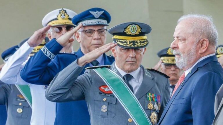 Lula bate o martelo e decide se vai incluir militares no corte de gastos