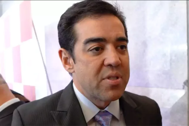 Assim como o “chefe”, presidente do TCU disse que “não sabia do salão de serviços íntimos”