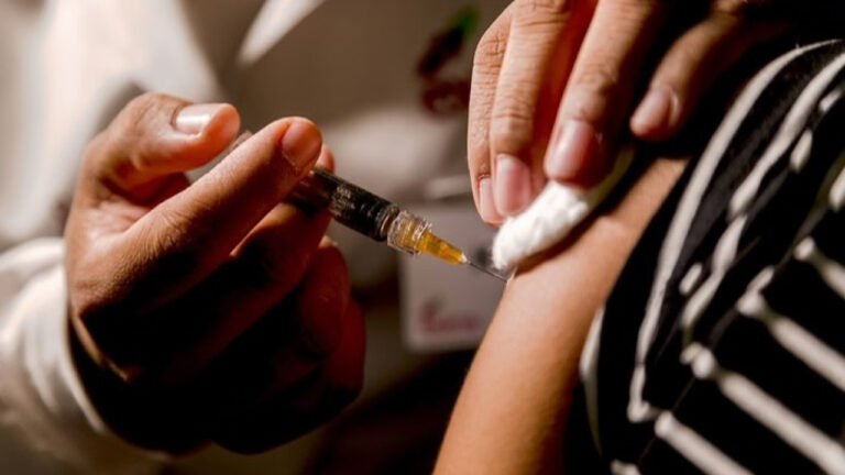 Ministério da Saúde deixa vacinas faltarem em 11 estados