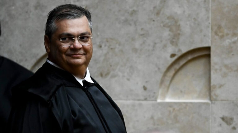Além de suspender emendas, Dino abre inquérito e manda ouvir parlamentares