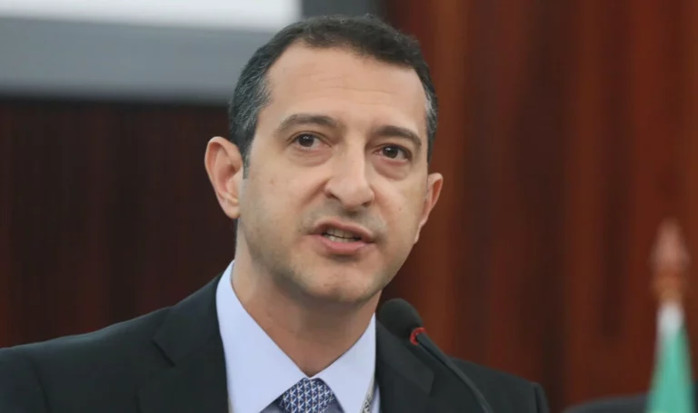Família de Moraes contrata ex-diretor da Polícia Federal