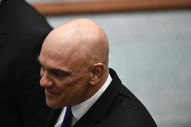 STF forma maioria para manter Moraes à frente do caso do “golpe”