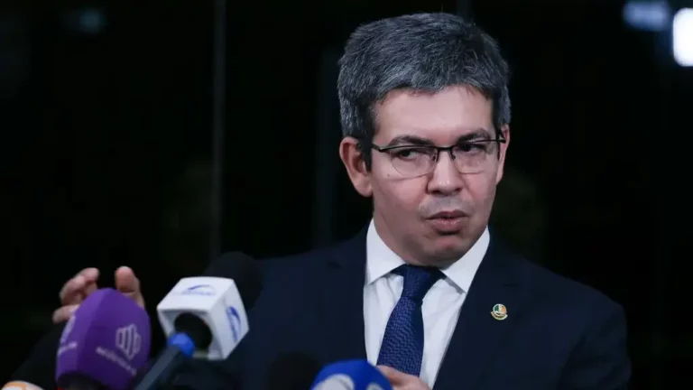 Esquerda tenta mudar regra eleitoral para impedir maioria conservadora no Senado após 2026