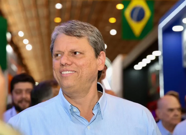 STF e governistas intensificam ataques para desgastar Tarcísio como rival de Lula em 2026