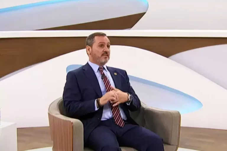 PF não acha elementos para indiciar Michelle e Eduardo Bolsonaro