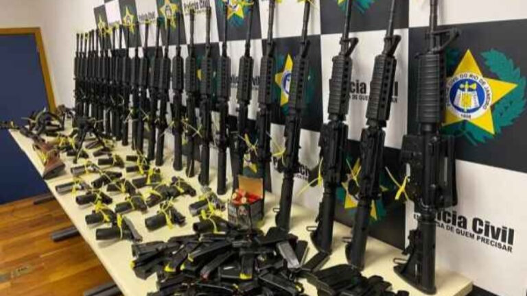 No Rio de Janeiro, as polícias Civil e Militar retiraram das ruas 732 fuzis no ano de 2024