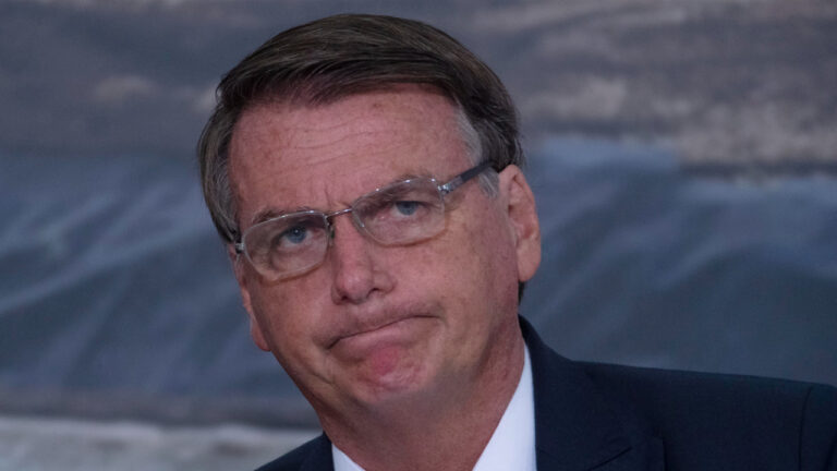 PGR se manifesta contra devolução de passaporte de Bolsonaro