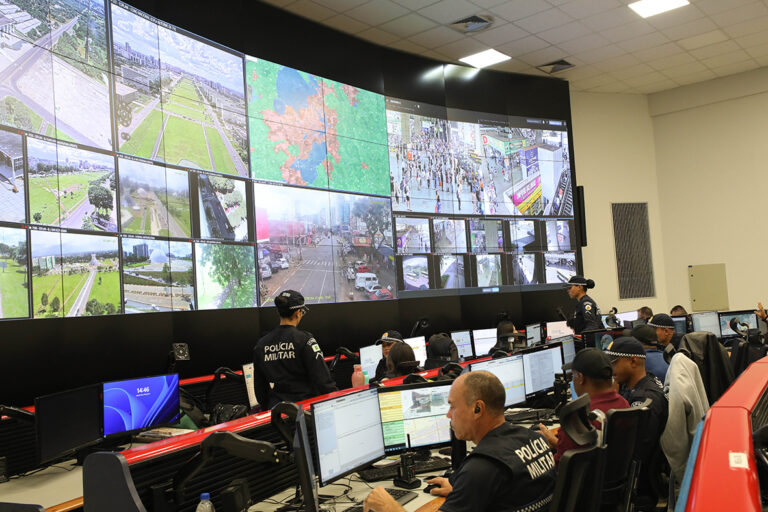 Centro de Operações da PM aposta em tecnologia e expertise de policiais para garantir eficiência