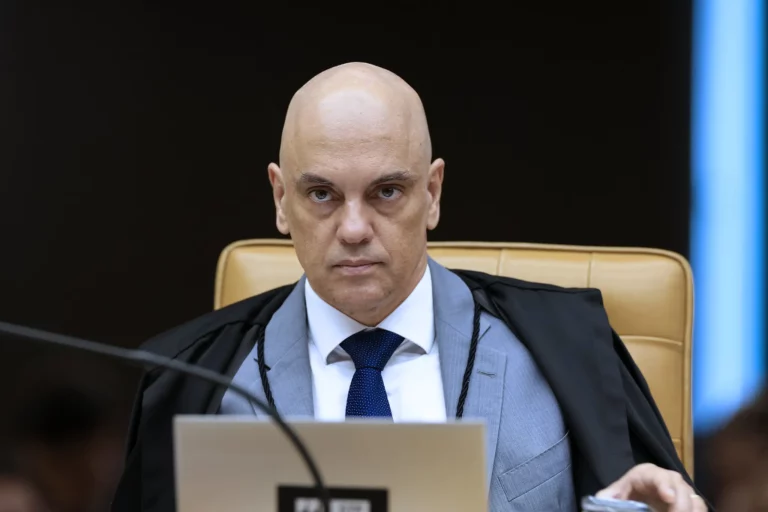 Moraes enfrenta dilema com convite de Trump a Bolsonaro, e enrolação pode ser recurso