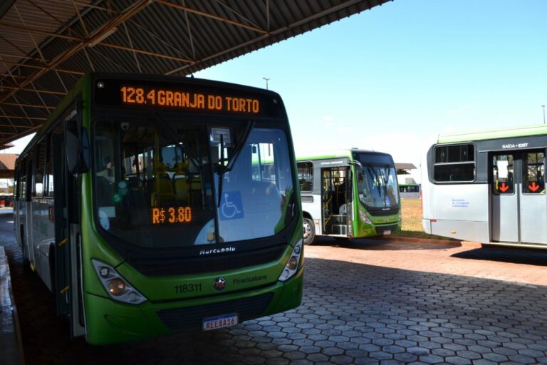 Ibaneis decide manter tarifas de ônibus congeladas até 2026