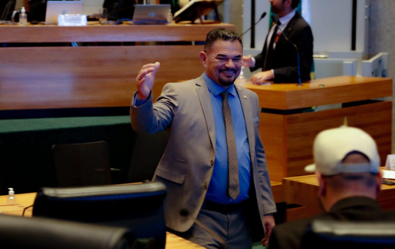 Hermeto reassume liderança de governo e promete fortalecer diálogo entre parlamentares